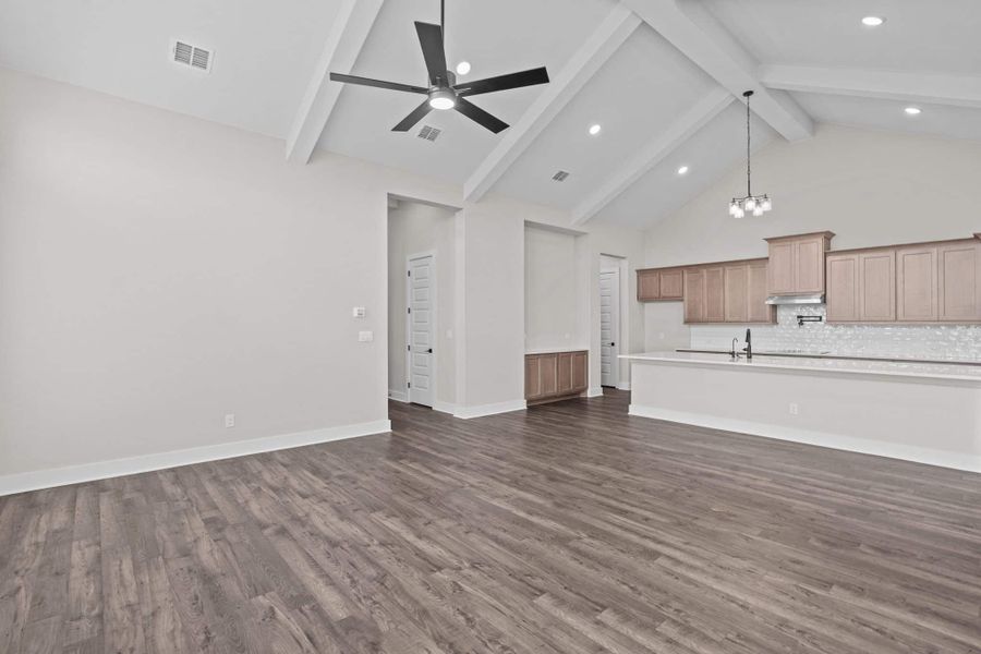 Spacious, unfurnished interior of a new home in Sienna Lakes, San Antonio (Image 29).