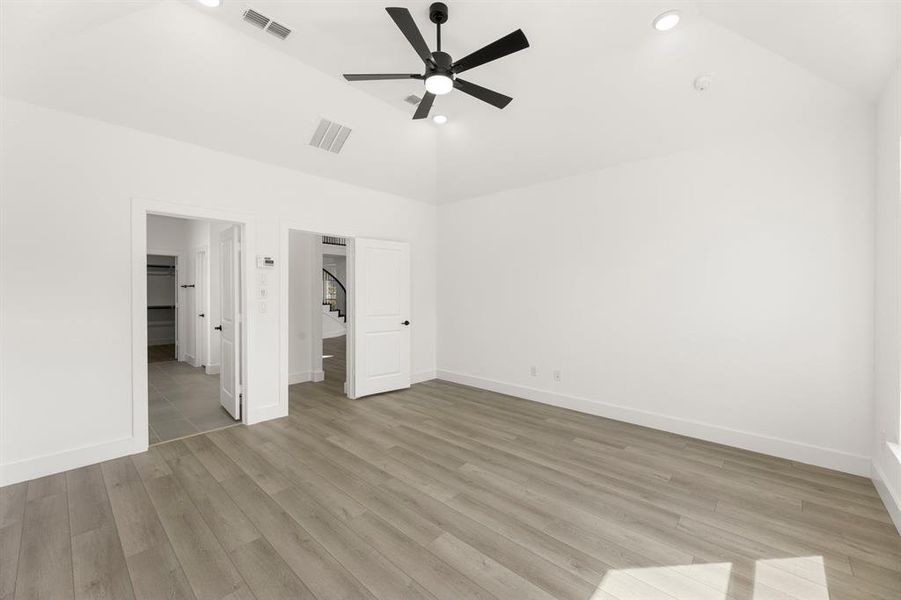 Spacious, unfurnished interior of a new home in Valencia on The Lake, Little Elm (Image 31).