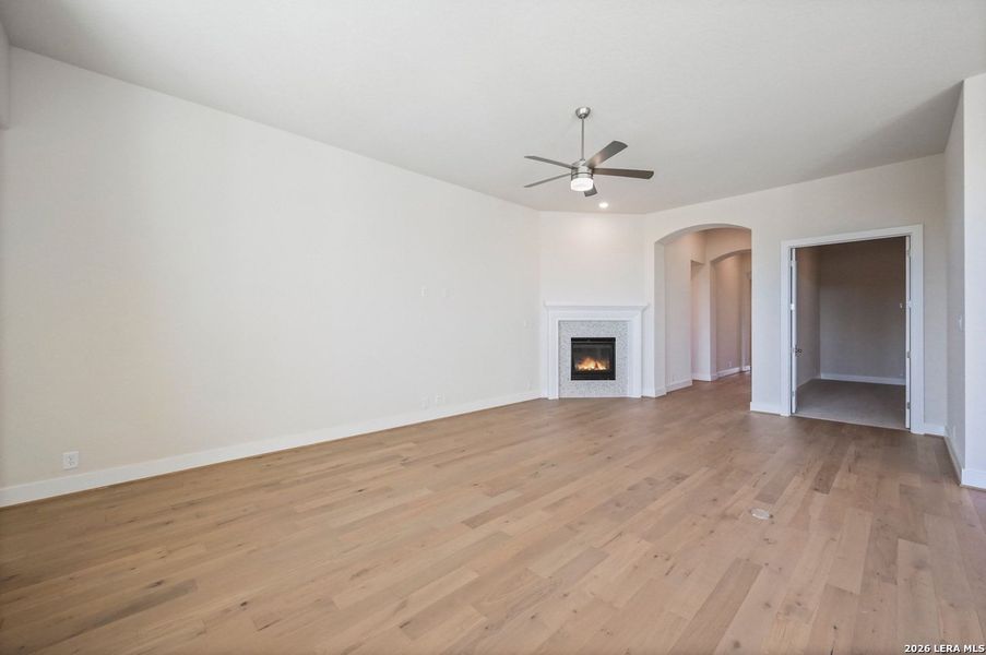Spacious, unfurnished interior of a new home in Davis Ranch, San Antonio (Image 25).