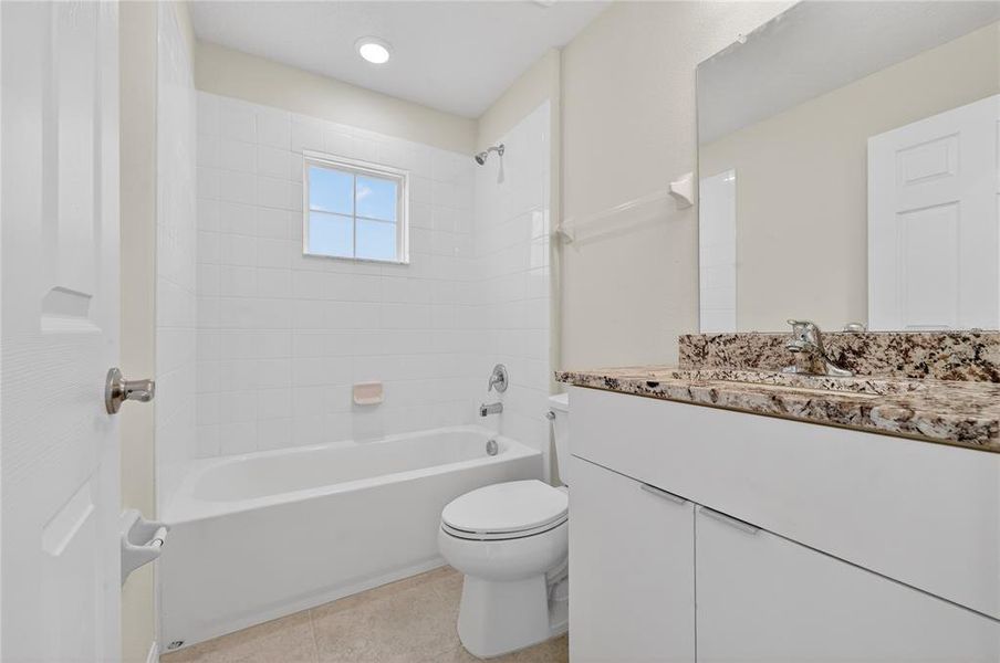 Furnished interior view inside a new home in , Davenport (Image 13).