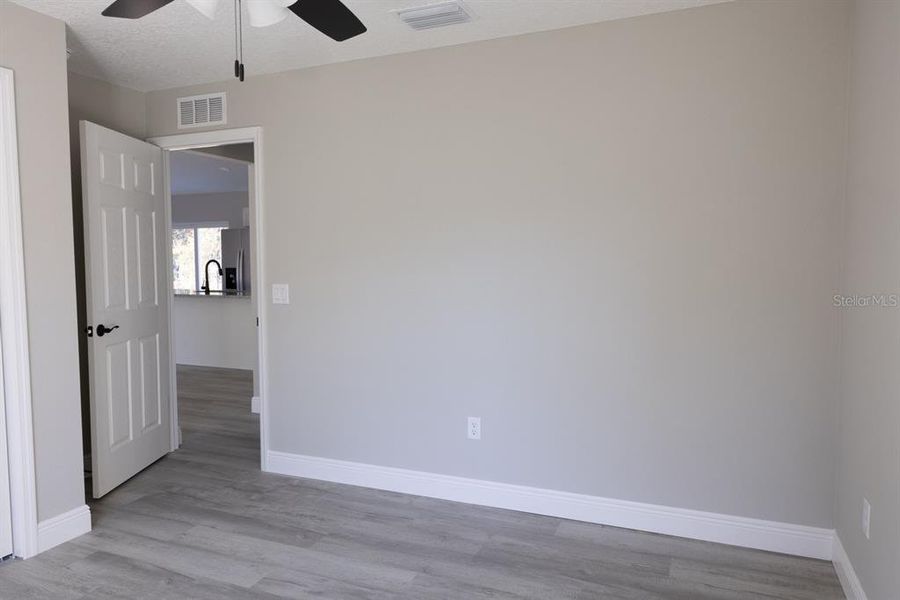 Spacious, unfurnished interior of a new home in , Citrus Springs (Image 18).