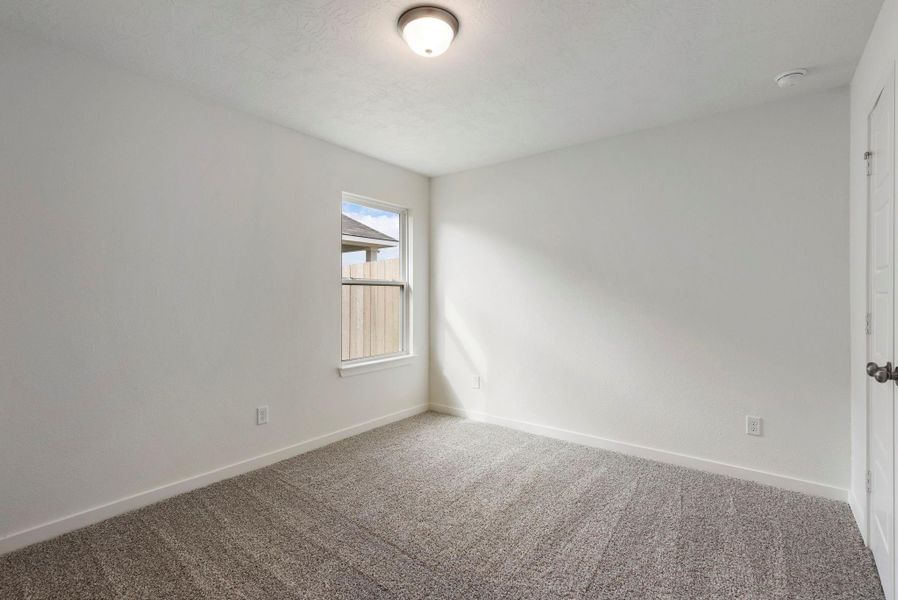 Spacious, unfurnished interior of a new home in Sterling Ridge, Huntsville (Image 31).