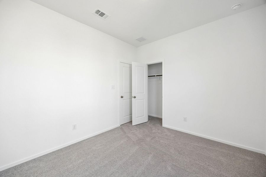 Spacious, unfurnished interior of a new home in Montgomery Bend, Montgomery (Image 5).