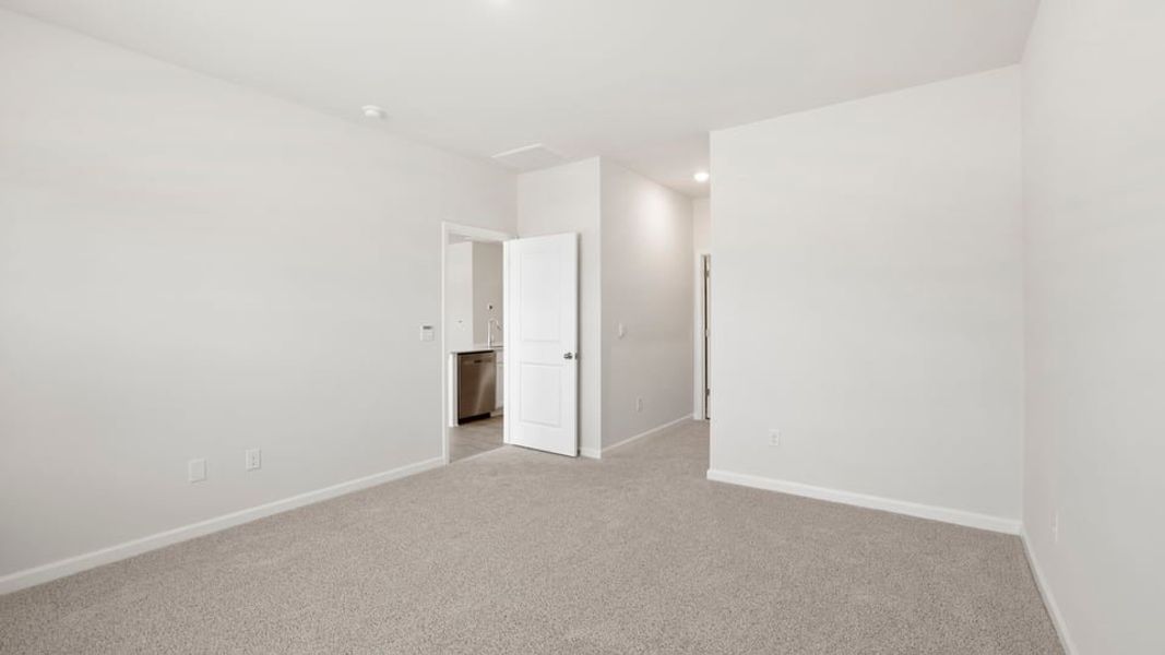 Spacious, unfurnished interior of a new home in Foxbank, Gray Court (Image 29).