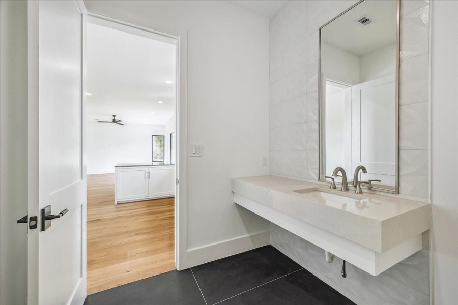 Powder Bathroom adjacent to the media room. Powder Bathroom adjacent to the media room.