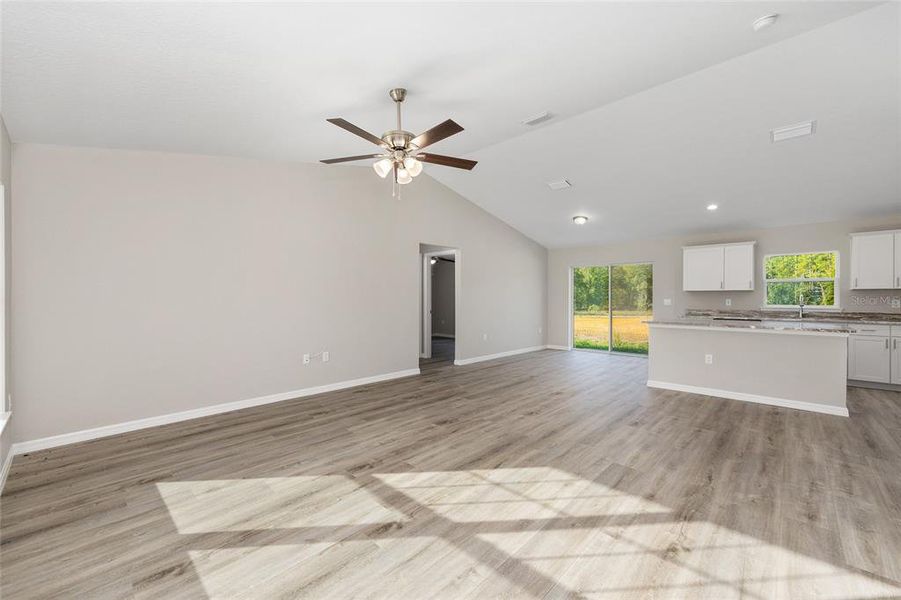Spacious, unfurnished interior of a new home in , Citrus Springs (Image 13).