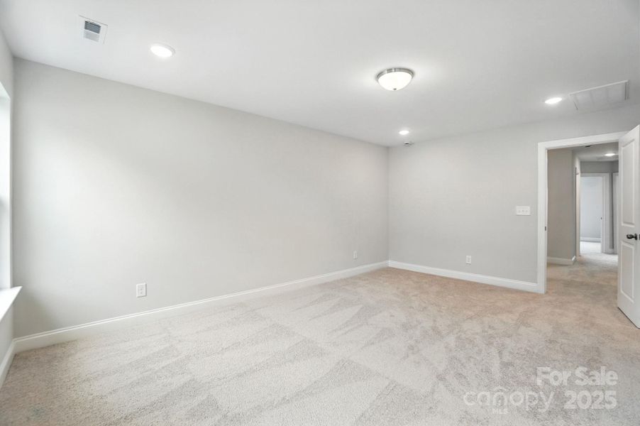 Spacious, unfurnished interior of a new home in Harrisburg Village, Harrisburg (Image 42). Spacious, unfurnished interior of a new home in Harrisburg Village, Harrisburg (Image 42).