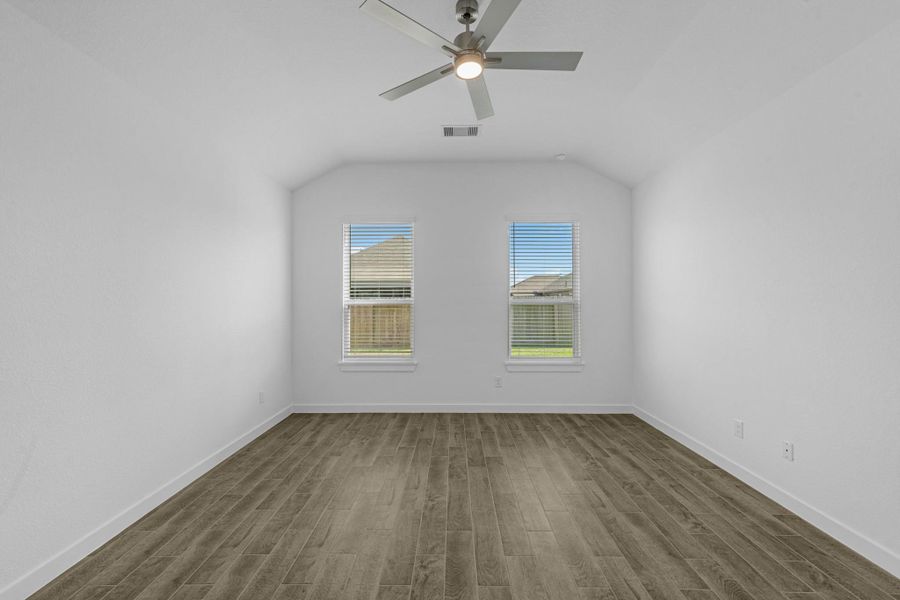 Spacious, unfurnished interior of a new home in Beacon Hill, Waller (Image 23).
