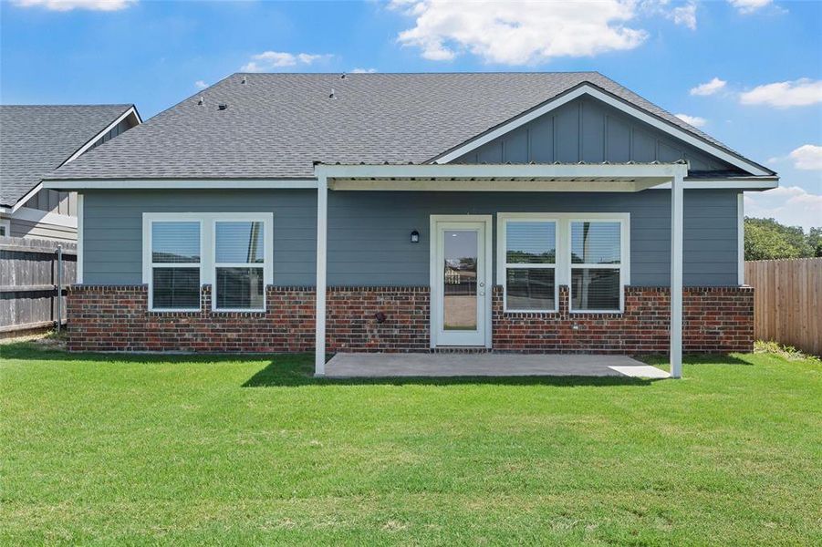 Exterior details and patio area of a home in , McGregor (Image 3).