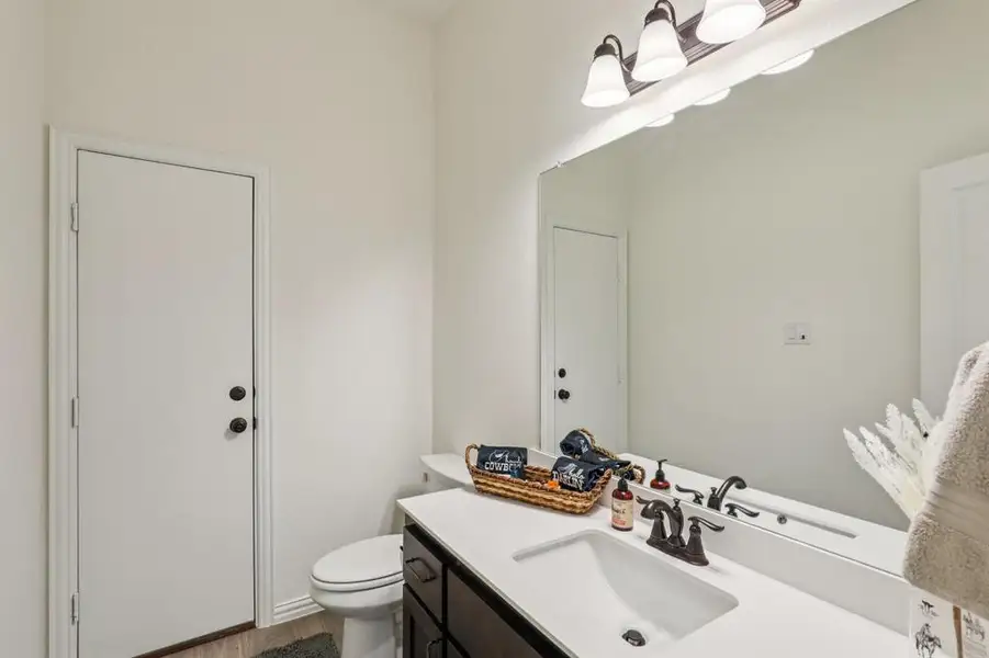 Furnished interior view inside a new home in , Waxahachie (Image 20).