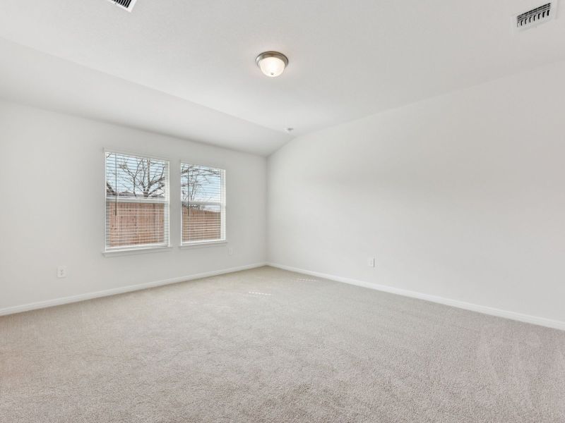 Spacious, unfurnished interior of a new home in Lexington Parke, Del Valle (Image 9).