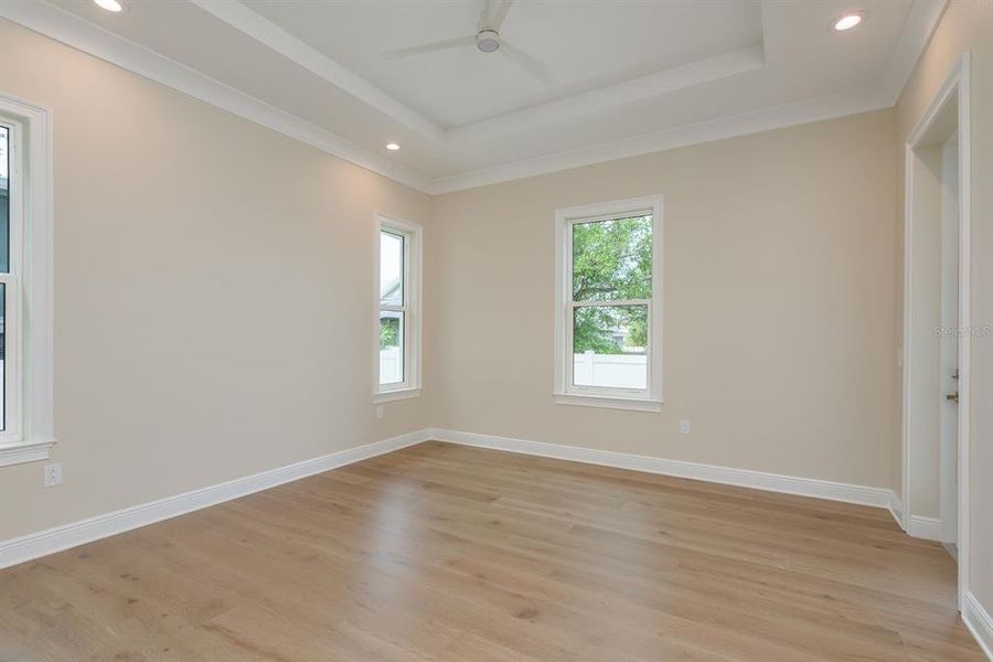 Spacious, unfurnished interior of a new home in , Tarpon Springs (Image 28).