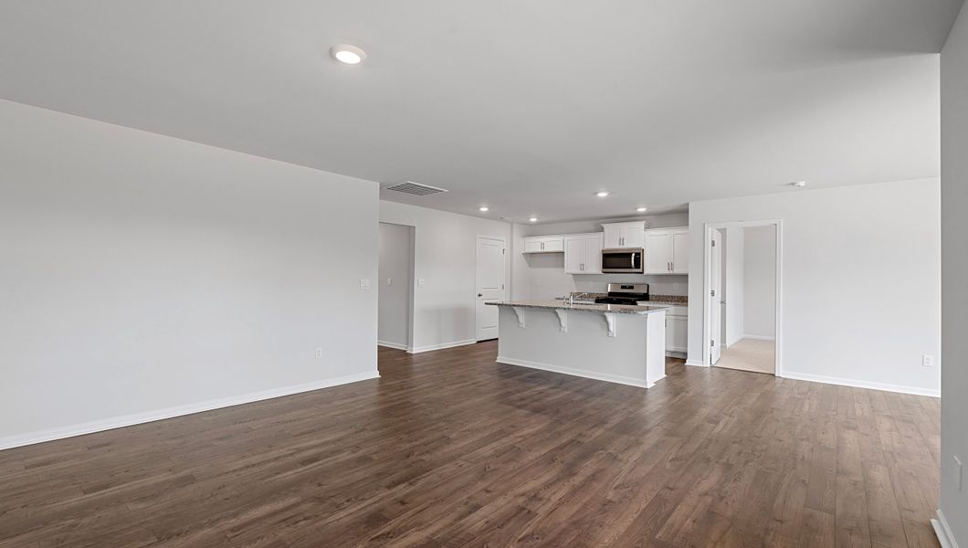 Spacious, unfurnished interior of a new home in Sherwood Gardens, Landrum (Image 15).