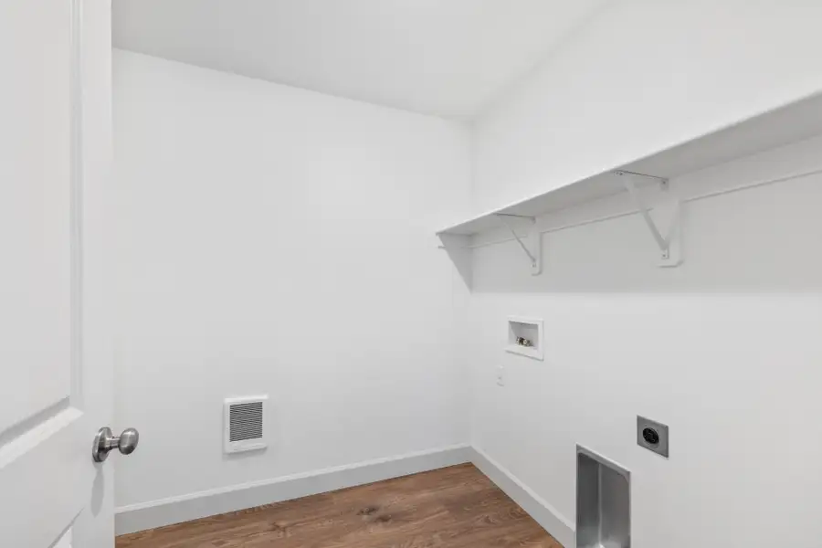 Spacious, unfurnished interior of a new home in Feather Ridge, Redmond (Image 23).