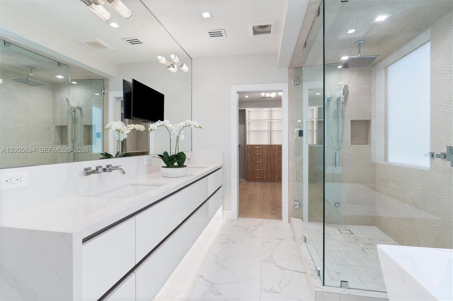 Furnished interior view inside a new home in , Fort Lauderdale (Image 80).