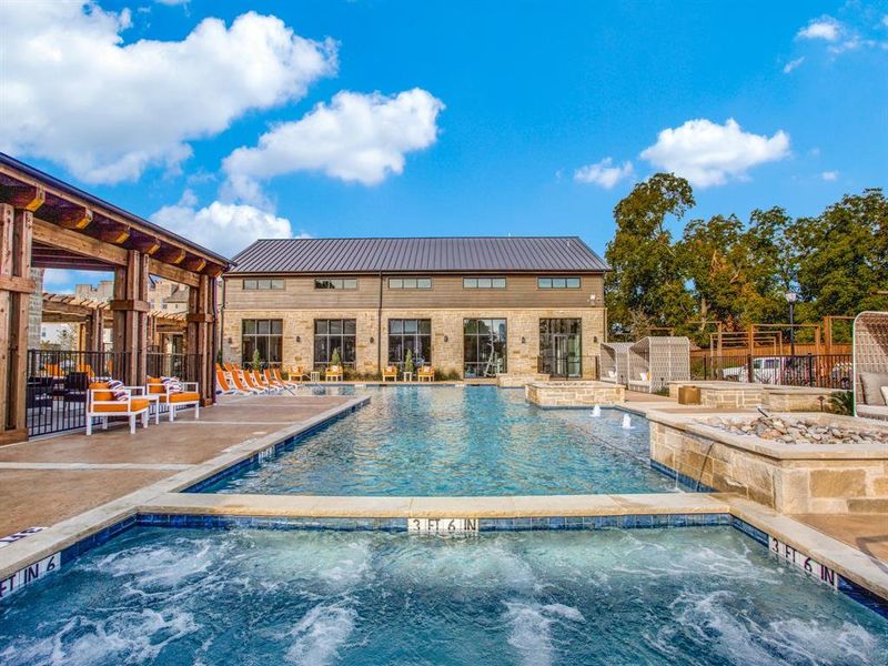 Community amenities in SoHo Square, Dallas (Image 18).