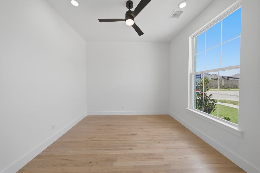 Spacious, unfurnished interior of a new home in Estates at Rockhill, Frisco (Image 20).
