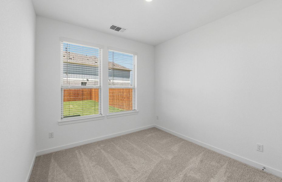 Spacious, unfurnished interior of a new home in Santa Rita Ranch, Liberty Hill (Image 19).