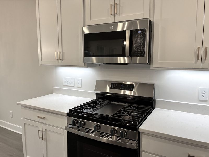 Close-up of interior finishes inside a home in Holly Ridge, Greenville (Image 7).