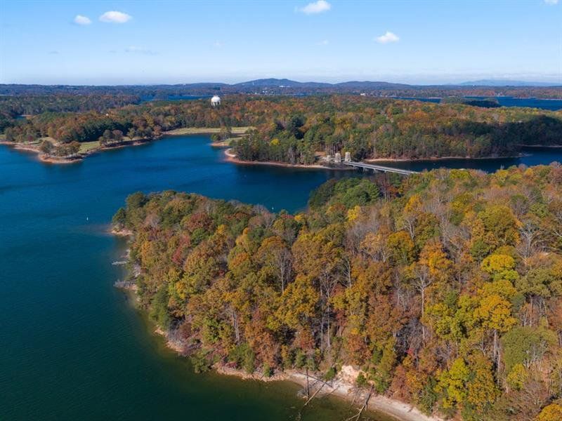Image 47 of a home in Waypoint.
