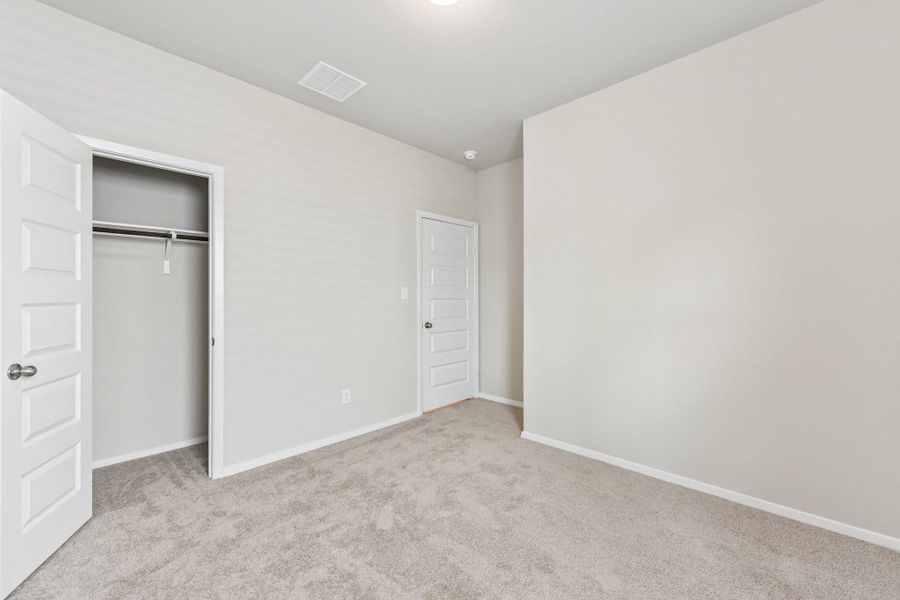 Spacious, unfurnished interior of a new home in Edgebrooke, Pflugerville (Image 29).