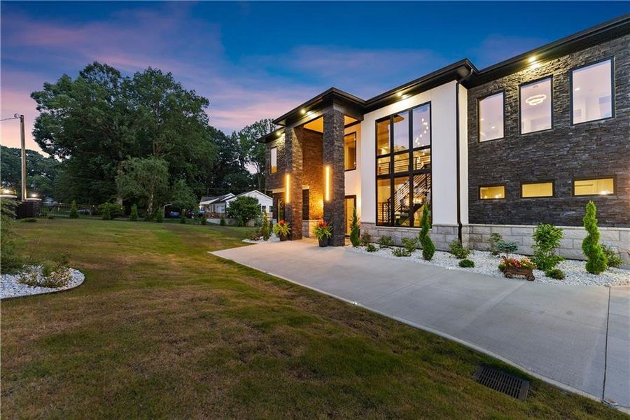 Exterior details and patio area of a home in , Lawrenceville (Image 46).