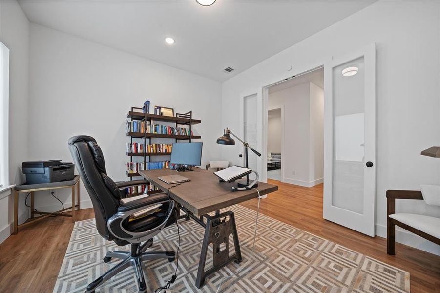 Furnished interior view inside a new home in , Prosper (Image 18).