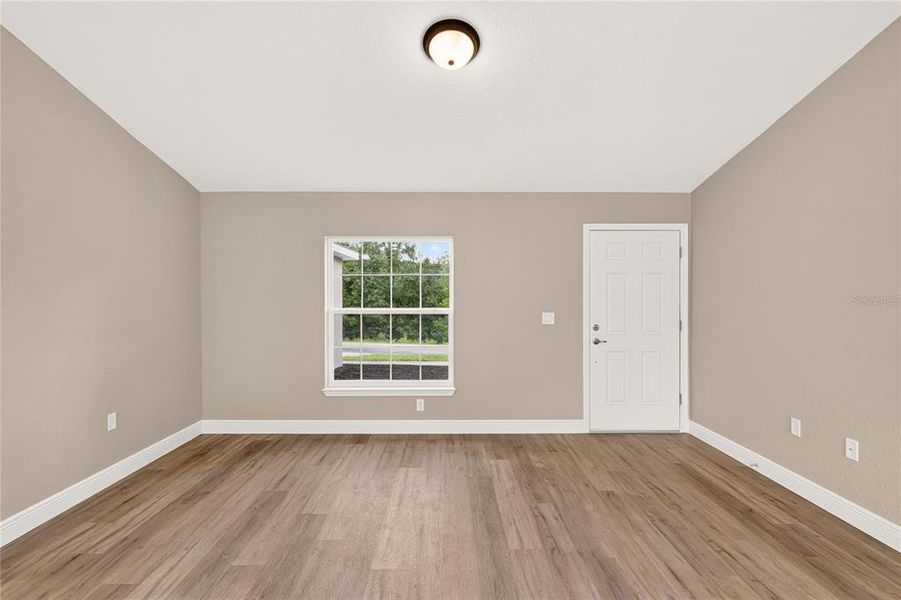 Spacious, unfurnished interior of a new home in , Dunnellon (Image 52).