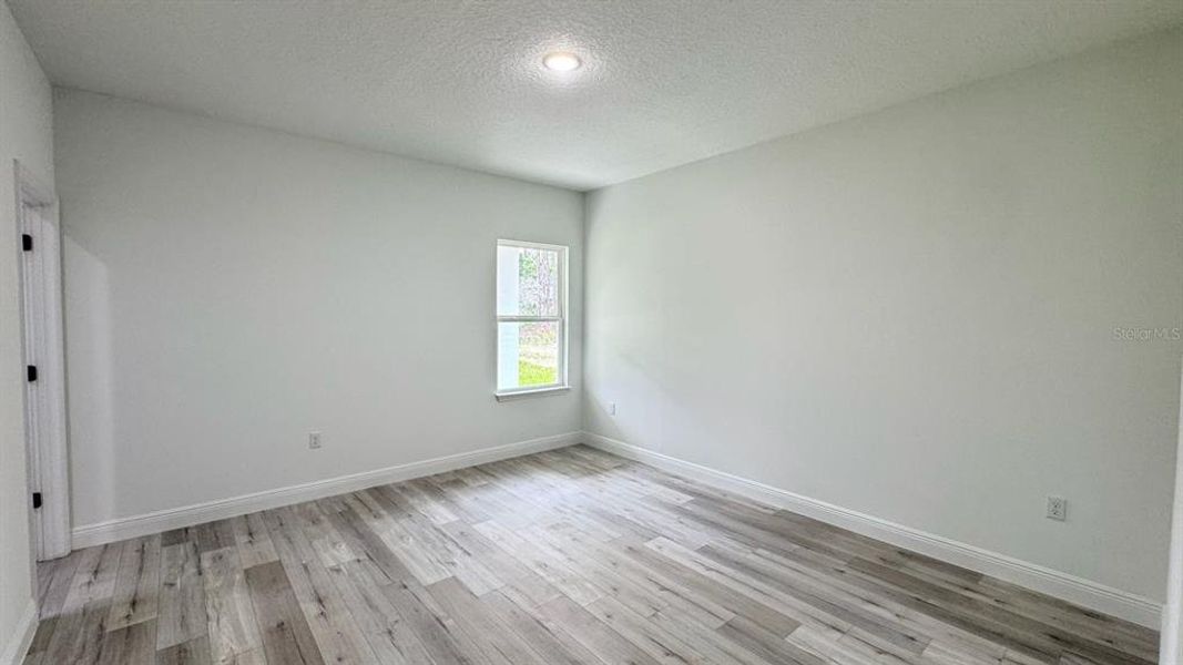 Spacious, unfurnished interior of a new home in , Citrus Springs (Image 23).