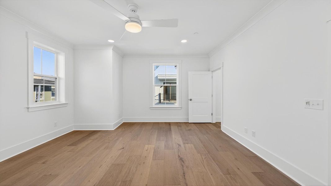 Spacious, unfurnished interior of a new home in Grants Court, Charleston (Image 13).