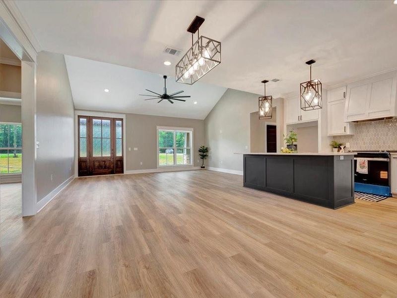 Spacious, unfurnished interior of a new home in , Diboll (Image 24).