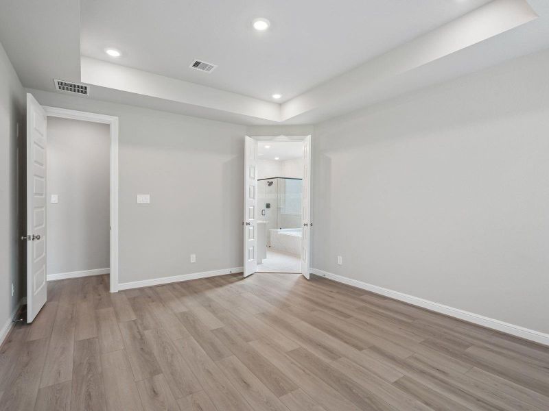 Spacious, unfurnished interior of a new home in Massey Oaks - Estate Series, Pearland (Image 33).