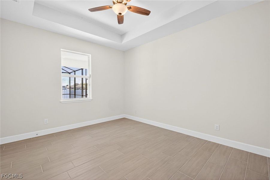 Spacious, unfurnished interior of a new home in Cape Coral, Cape Coral (Image 34).