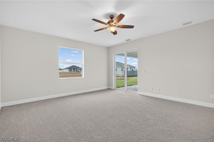 Spacious, unfurnished interior of a new home in Cape Coral, Cape Coral (Image 16).