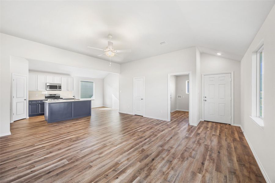 Spacious, unfurnished interior of a new home in Hill & Dale Ranch, Splendora (Image 15).