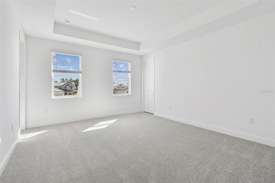 Spacious, unfurnished interior of a new home in Hawkstone, Sarasota (Image 28).