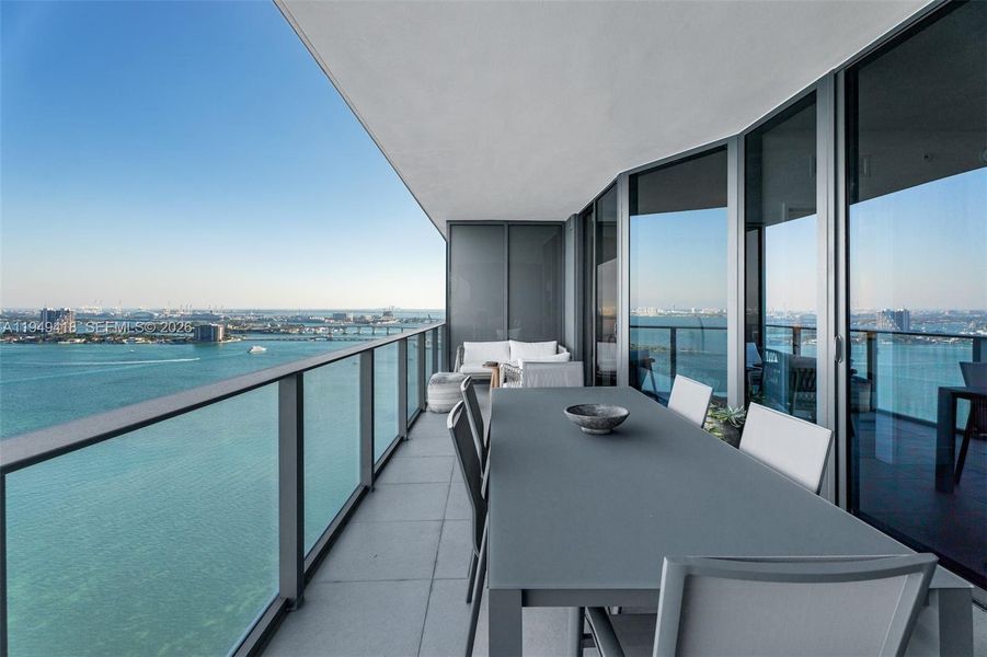 Condo located in Miami, FL showcasing its design and architecture (Image 4).
