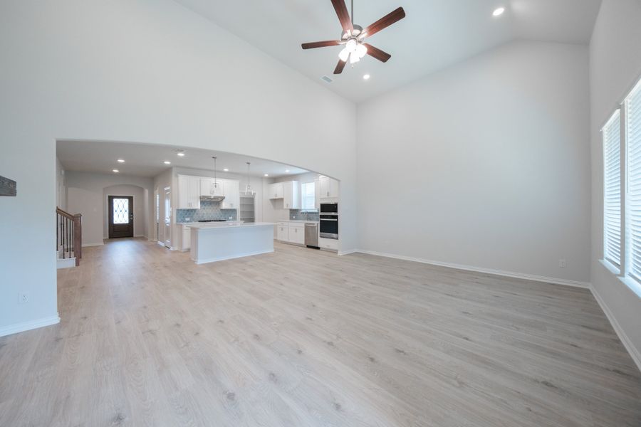 Spacious, unfurnished interior of a new home in Verandah, Royse City (Image 21).