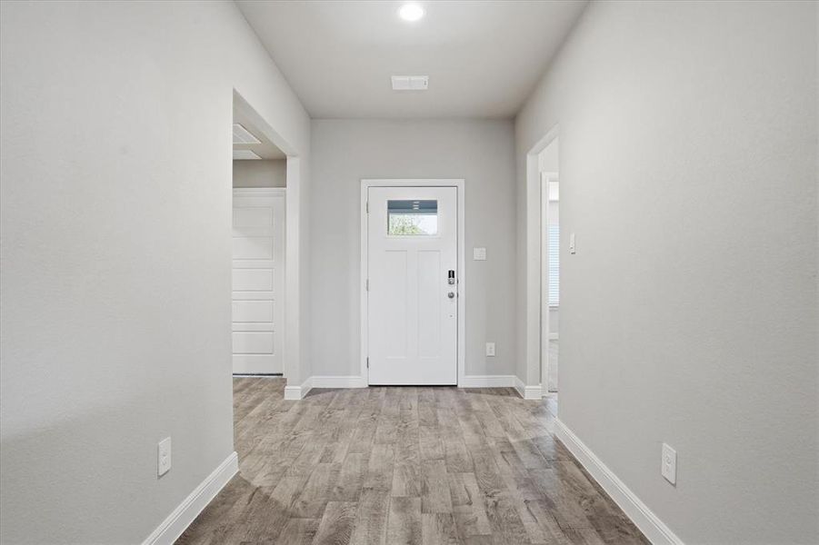 Spacious, unfurnished interior of a new home in Sandstone Estates, Granbury (Image 21).