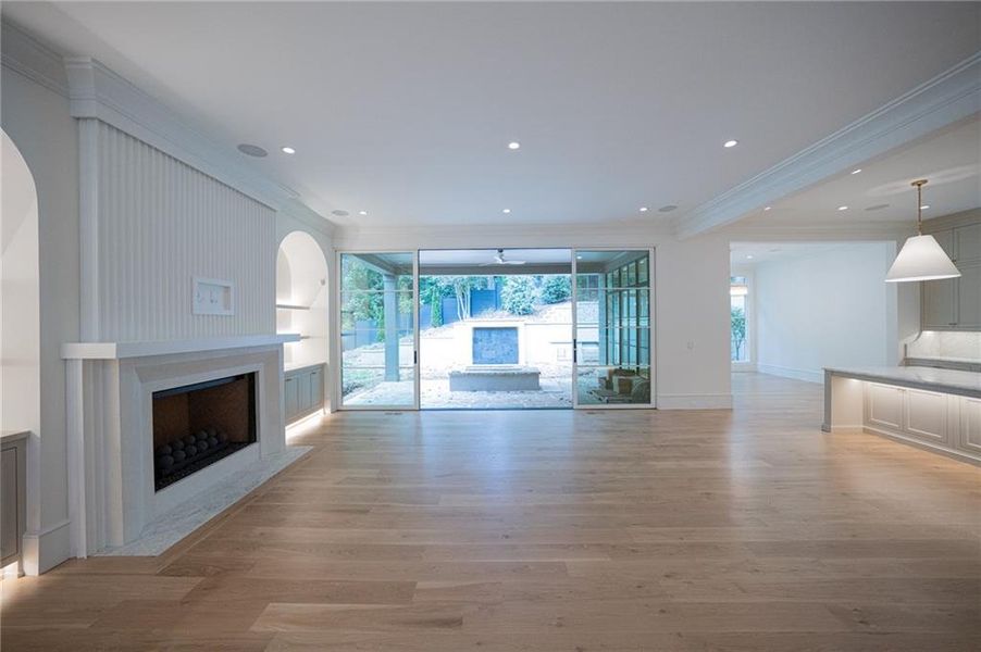 Spacious, unfurnished interior of a new home in Blue Heron Walk, Atlanta (Image 19).