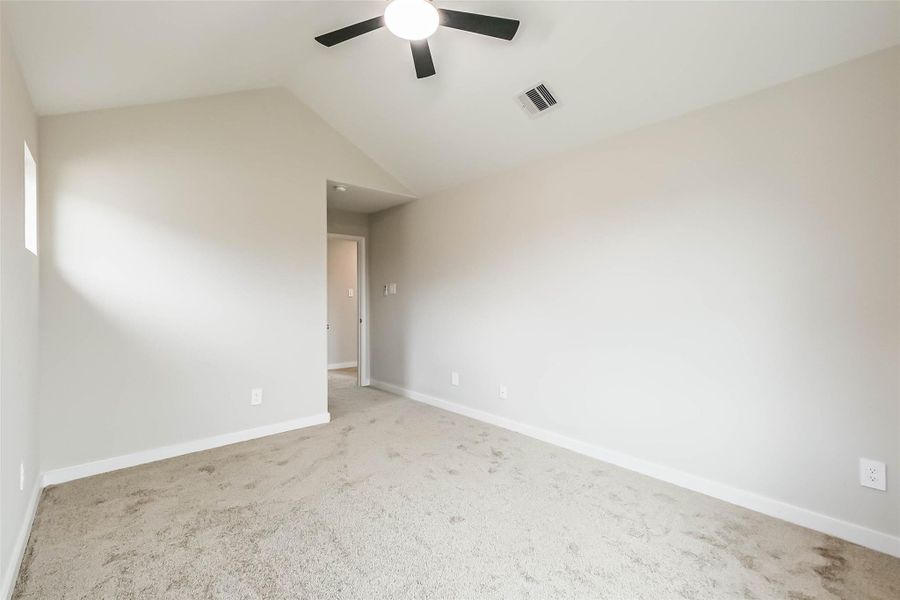 Spacious, unfurnished interior of a new home in , Fresno (Image 23).