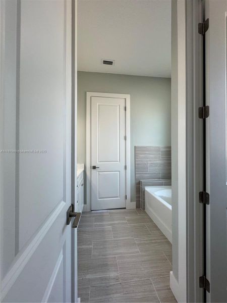 Spacious, unfurnished interior of a new home in , Labelle (Image 53).