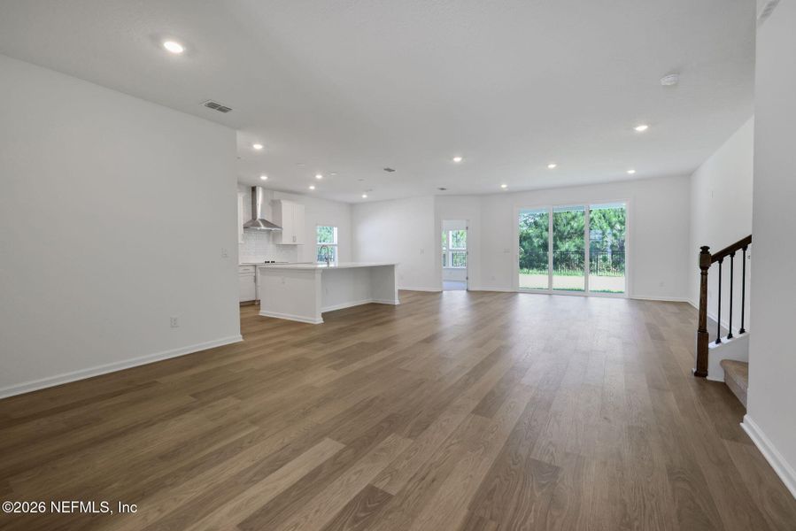 Spacious, unfurnished interior of a new home in Hyland Trail, Green Cove Springs (Image 37).