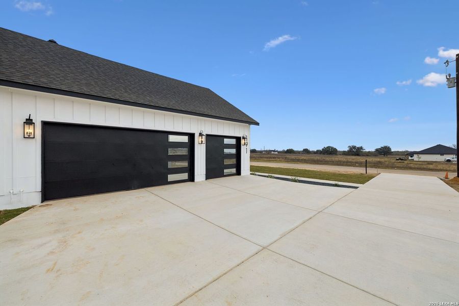Exterior details and patio area of a home in , Floresville (Image 3).
