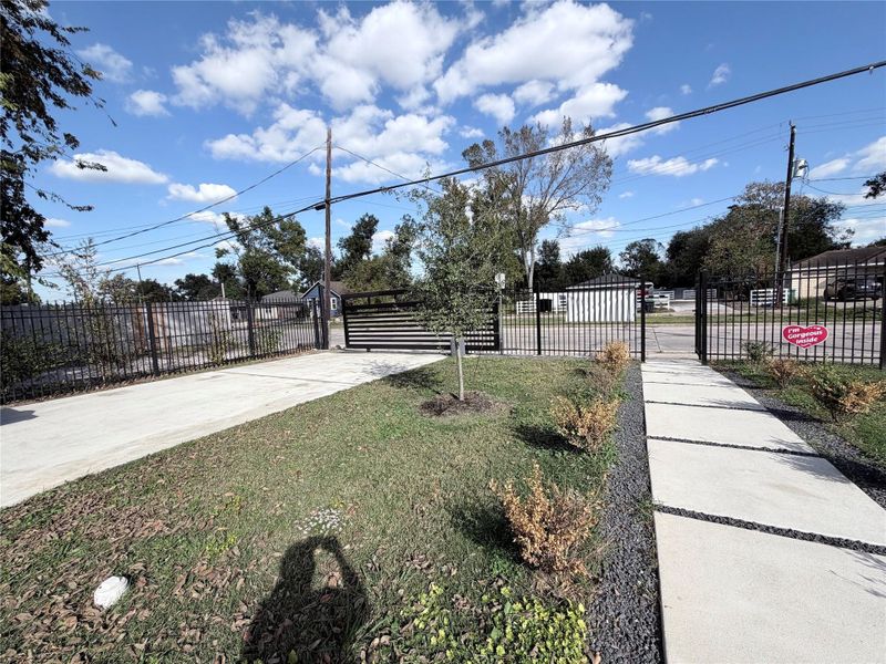 Community amenities in , Houston (Image 11).