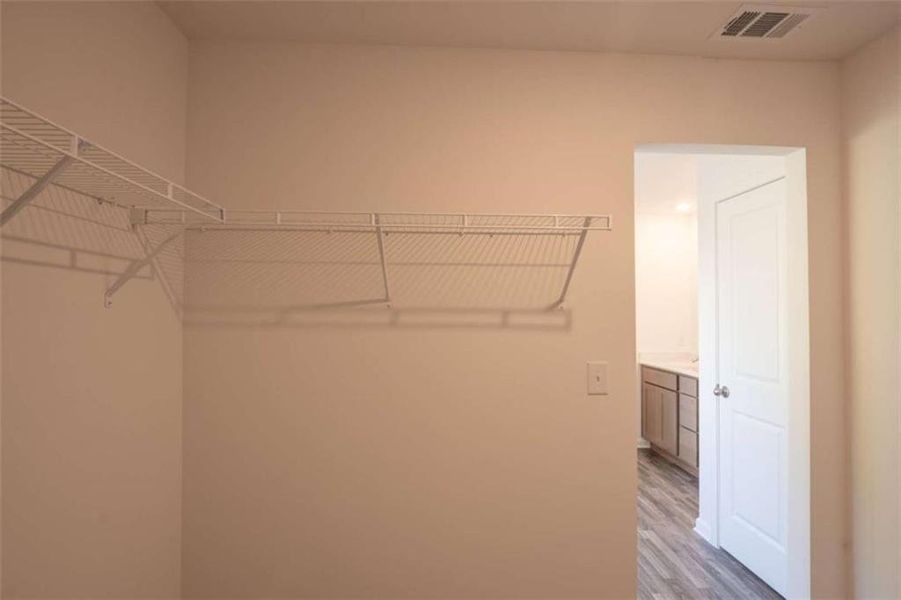 Spacious, unfurnished interior of a new home in Creekside Landing, Dallas (Image 12). Spacious, unfurnished interior of a new home in Creekside Landing, Dallas (Image 12).