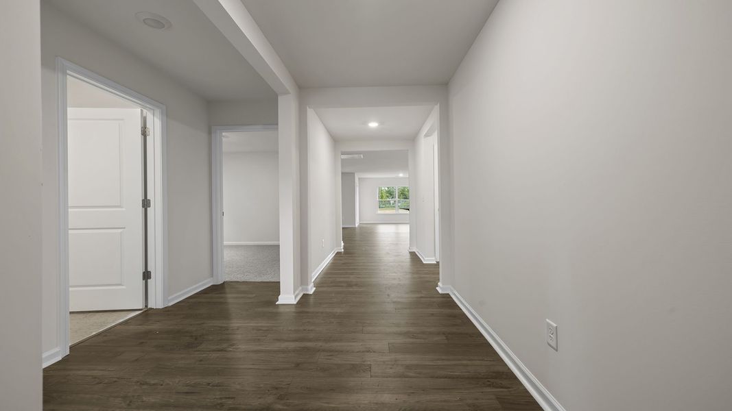 Spacious, unfurnished interior of a new home in Cedar Gap, Fountain Inn (Image 12).