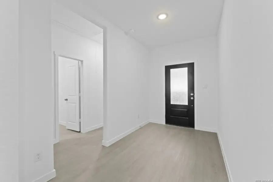 Spacious, unfurnished interior of a new home in Brookmill, San Antonio (Image 28).