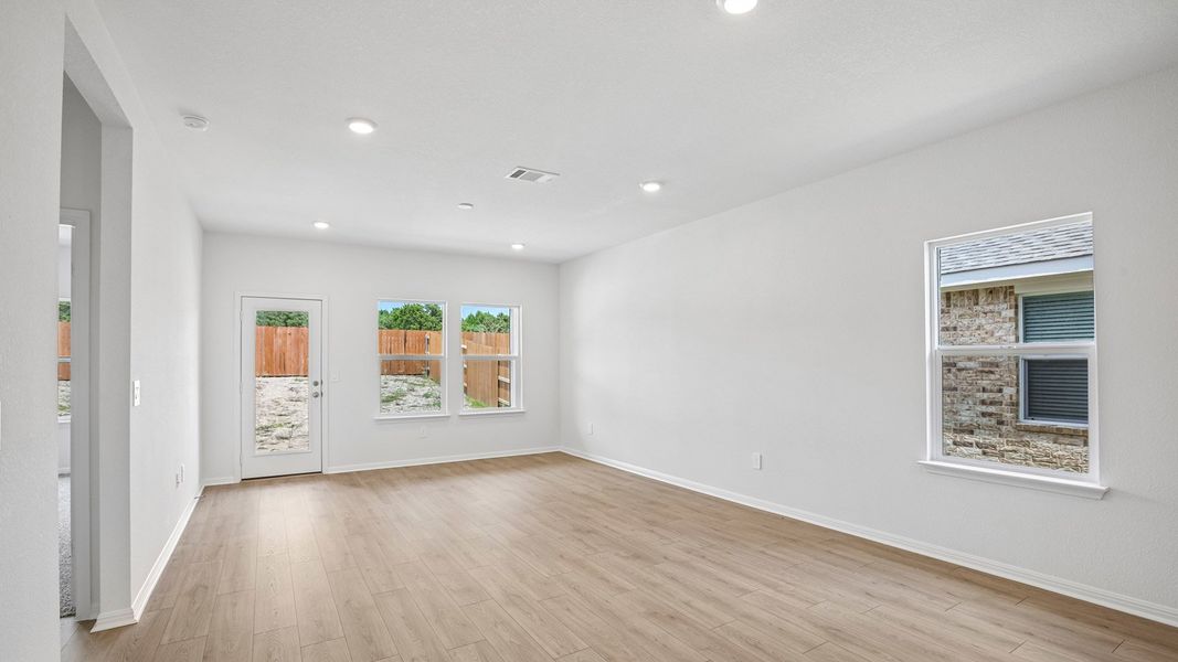 Spacious, unfurnished interior of a new home in Bar W Ranch, Leander (Image 17).