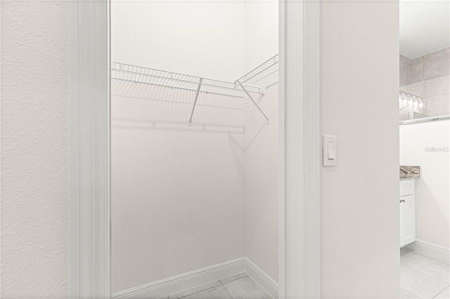 Spacious, unfurnished interior of a new home in , Dunnellon (Image 43).